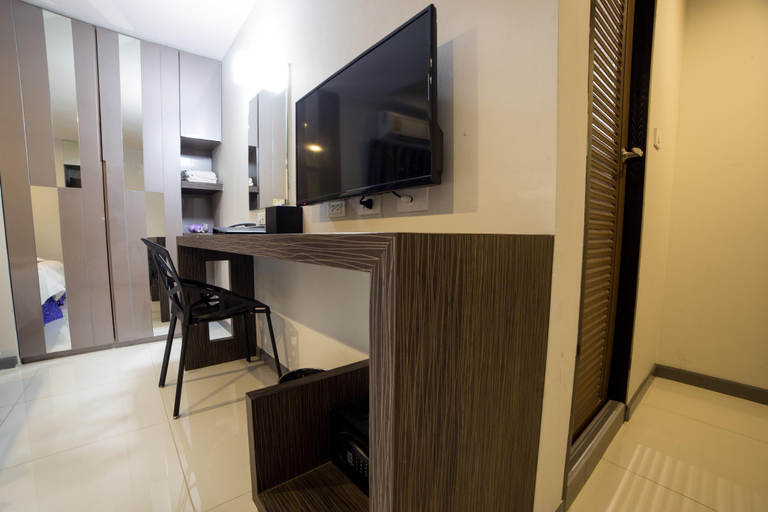 Dining Room 16