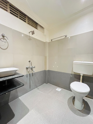 Bathroom 3, Hotel Shripad Continental, Amravati