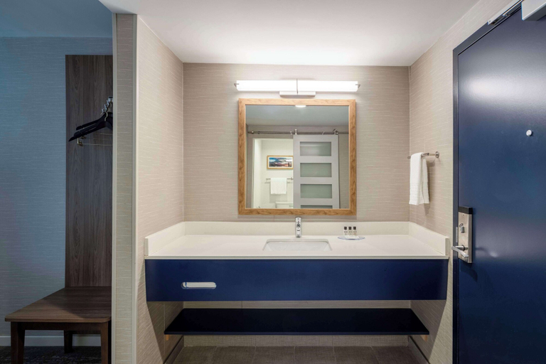 Bathroom 5, Aiden by Best Western Cape Cod - West Yarmouth, Barnstable