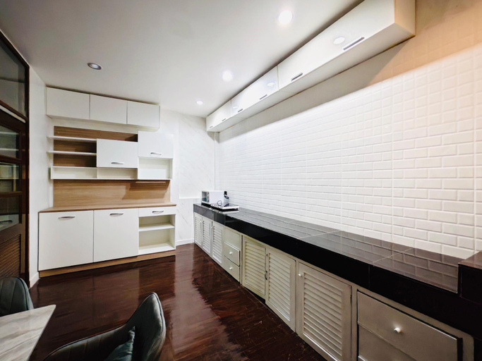 Dining Room 7