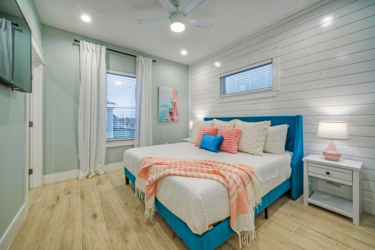 Bedroom 3, Swinging Easy by Avantstay Private Pool, Firepit, Balcony, Nueces