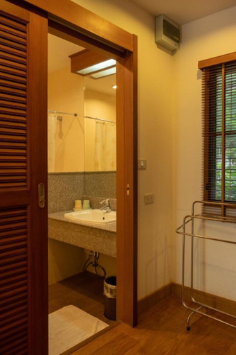 Bathroom 4, Sailom Resort Bangsaphan, Bang Saphan