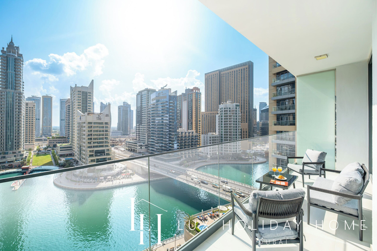 Sport & Beauty 4, LUX  LIV Contemporary Marina View Suite, Dubai