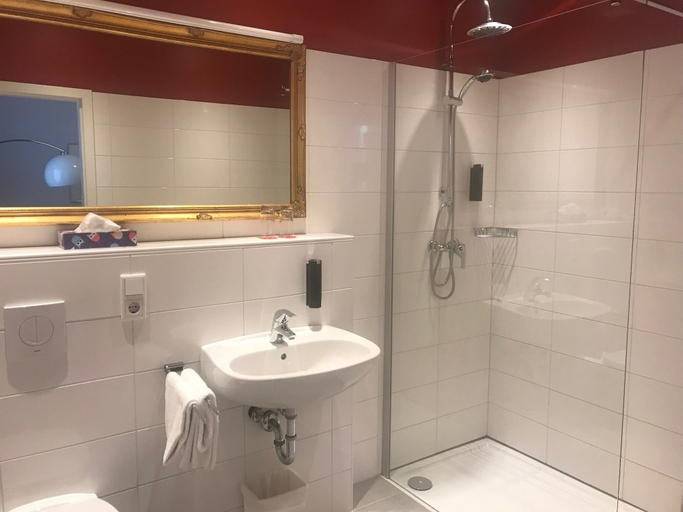 Bathroom 4, Hotel Stickdorn, Minden-Lübbecke