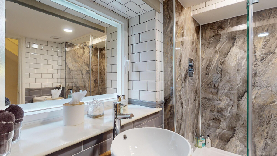 Bathroom 3, Beautiful Georgian Duplex, Gloucestershire