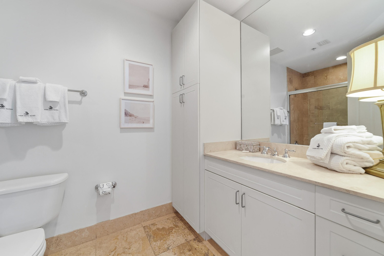 Bathroom 3, Mediterranean West 302, Escambia