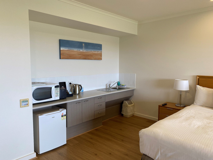 Bedroom 3, Lady Bay Hotel, Yankalilla