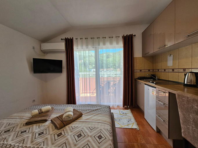 Bedroom 2, Dom M Apartments