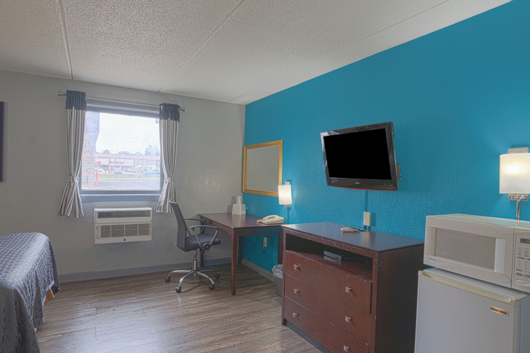 Others 5, Executive Inn Owatonna Hwy 35, Steele