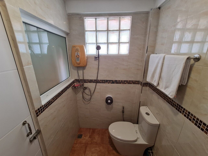Bathroom 4, Opal House Hotel & Restaurant, Pattaya