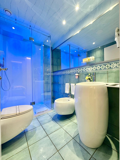 Bathroom 5, Hotel Club House, Rimini