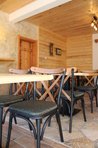 Food & Drinks 5, Pubhouse & Rooms Pahulja