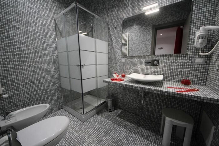 Bathroom 5, La Maison De Monet, Brindisi