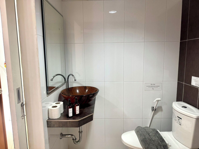 Bathroom 4, Baan Sabai Rama IV, Yannawa