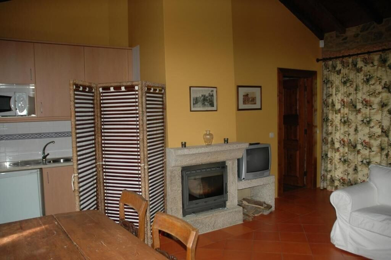 Others 5, Casa Alta, Valença