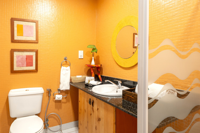 Bathroom 5, Kabira Country Club, Kampala