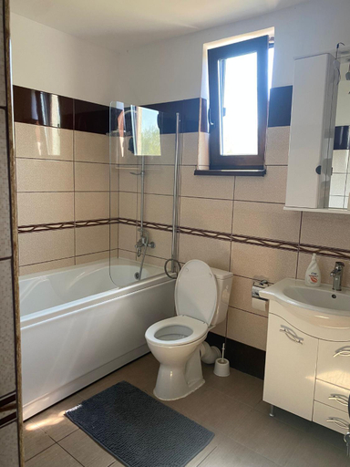 Bathroom 2, La Luca, Maliuc