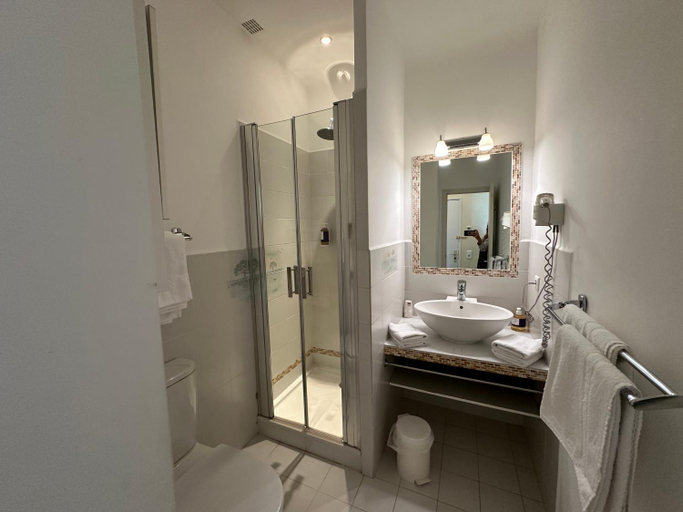 Bathroom 4, Le Relais Notre Dame, Alpes-de-Haute-Provence