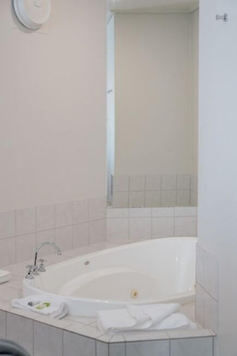 Bathroom 4, Mitchell on Main Motel & Apartments, E. Gippsland - Bairnsdale
