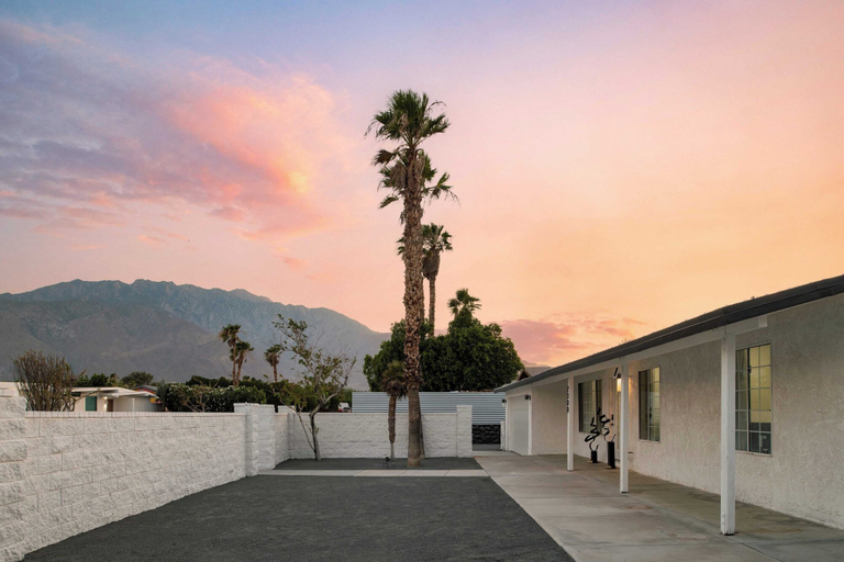 Others 4, Yellowjacket by Avantstay Entertainers Yard, 20min 2 Coachella Valley Preserve STR Permit#5161, Riverside