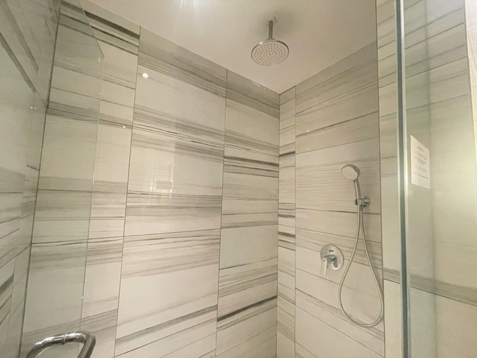 Bathroom 23