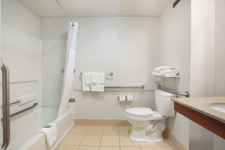 Bathroom 5, Best Western Mystic Hotel, New London