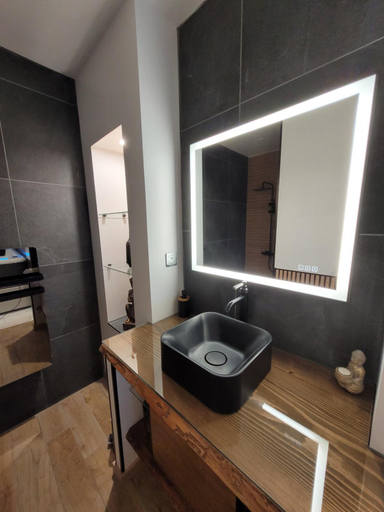Bathroom 3, Escapade Blesoise superieur, Loir-et-Cher