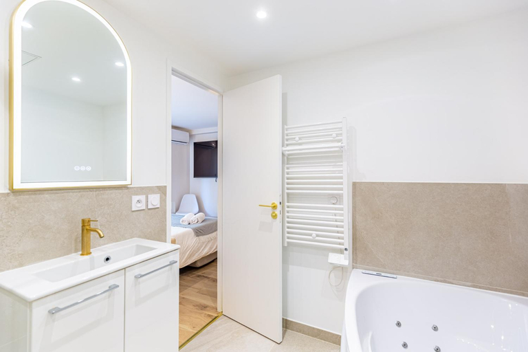 Bathroom 2, Lavie Maison Balneo garden flat, Gironde