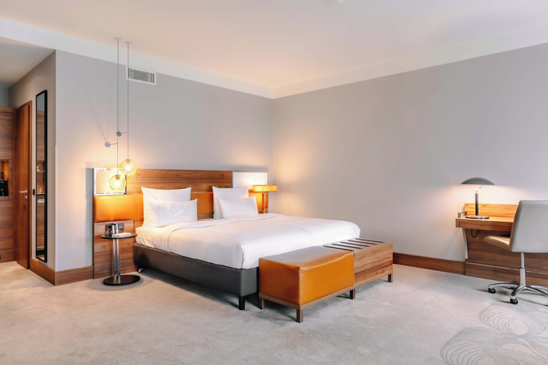 Bedroom 4, Reichshof Hotel Hamburg, Hamburg