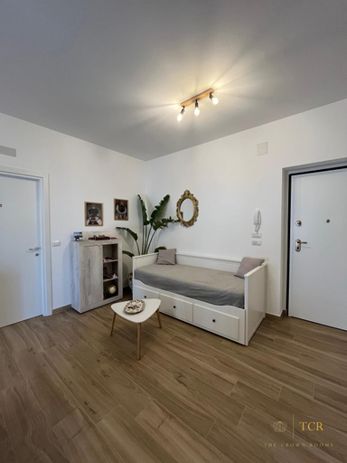 Others 4, The Crown Rooms, Sassari