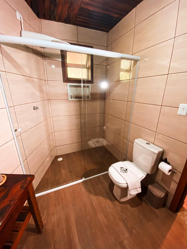 Bathroom 4, Chales senhor dos trilhos, Mairiporã