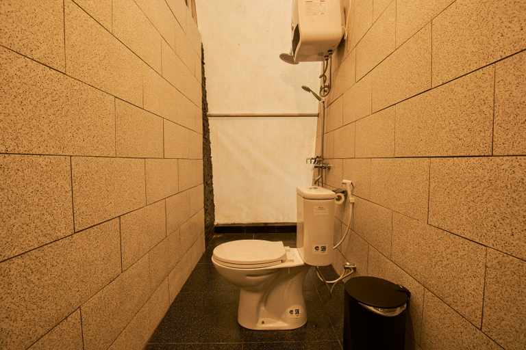 Bathroom 13