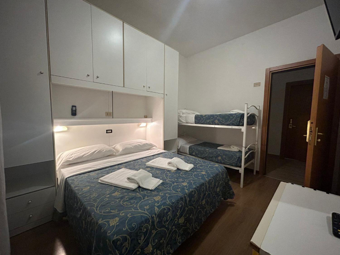 Others 5, Hotel Sorrento, Venezia