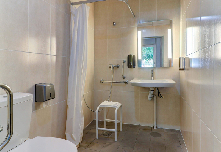 Bathroom 4, B&B HOTEL Beaune Sud (1) Palais des Congrès, Côte-d'Or