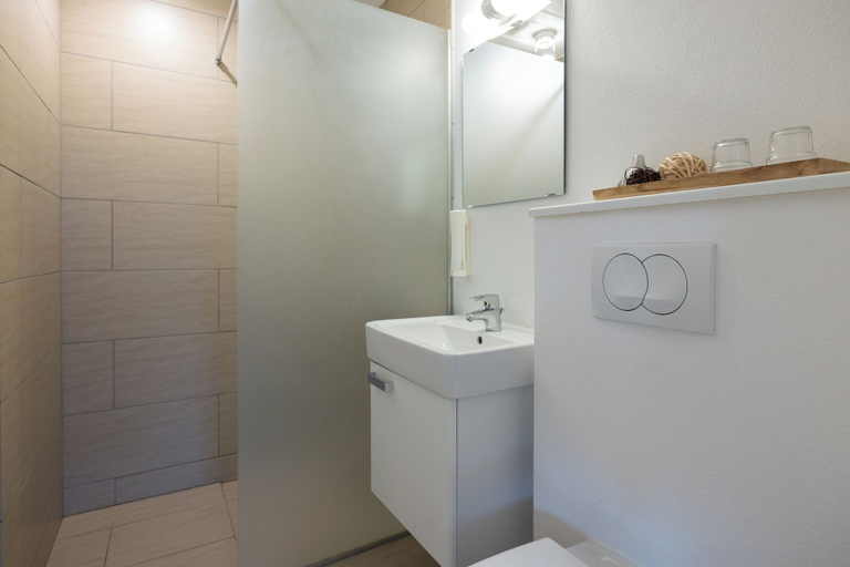 Bathroom 4, Hotel Lisboa, Frederikshavn