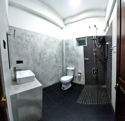 Bathroom 3, Catch Up Dambulla, Dambulla
