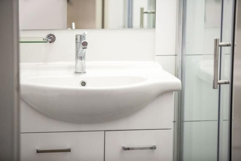 Bathroom 10