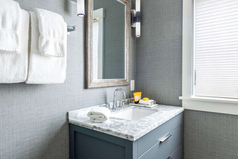 Bathroom 5, Edgar Hotel Martha's Vineyard, an Ascend Collection Hotel, Dukes