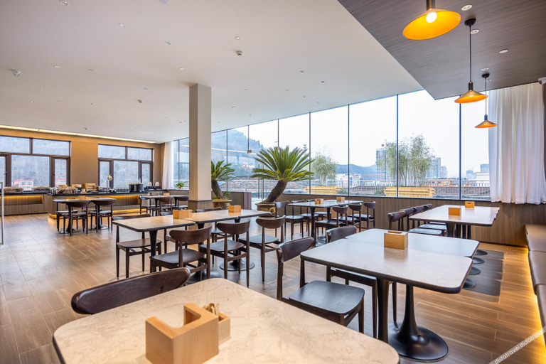 Food & Drinks 5, Hanting Hotel Longnan Hui County Jianxin Road, Longnan