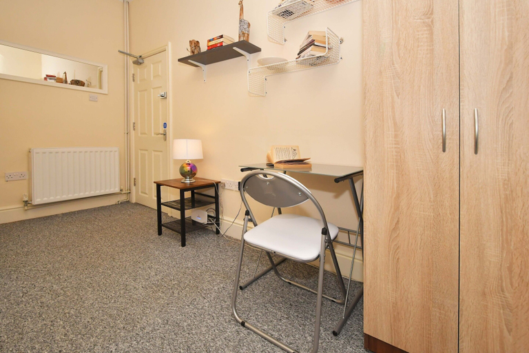 Others 5, Townhouse @ 178 Ruskin Road Crewe, Cheshire East