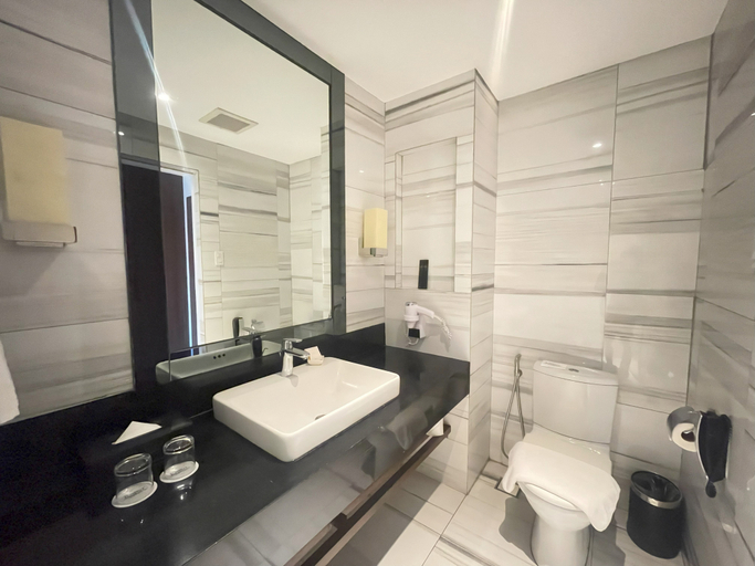 Bathroom 25