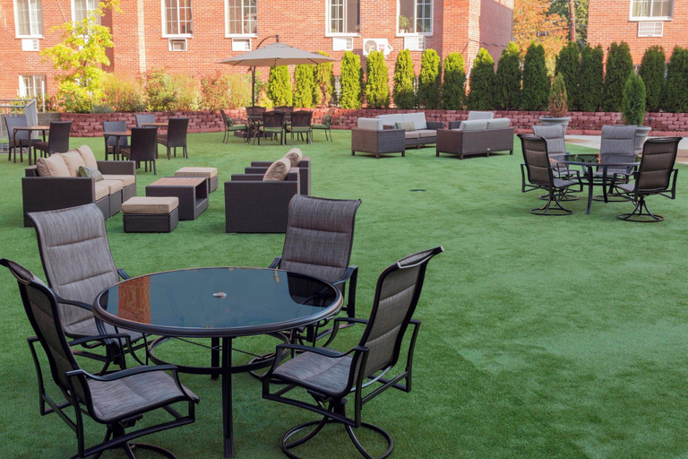 Food & Drinks 5, Courtyard by Marriott New York Queens/Fresh Meadows, New York