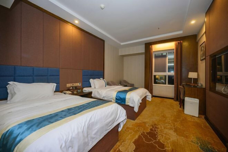 Bedroom 5, Po Cheng Hotel, Neijiang