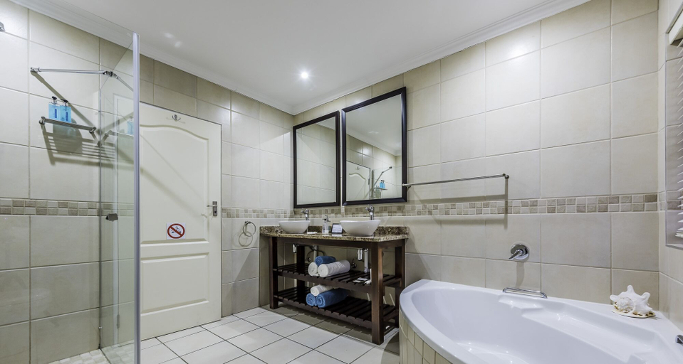 Bathroom 5, Aquamarine Guest House, Eden