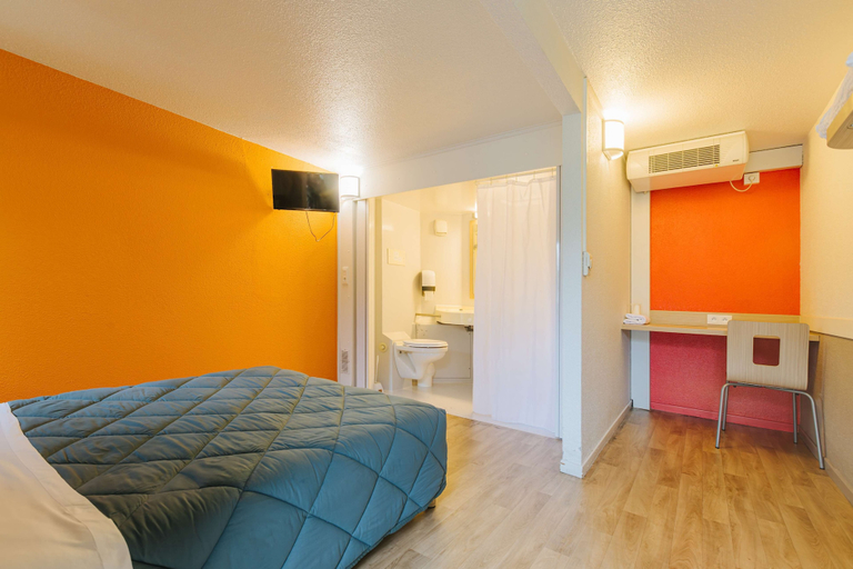 Bedroom 3, Premiere Classe Beauvais, Oise