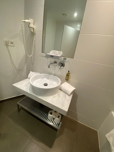 Bathroom 5, B-aparthotel Montgomery, Bruxelles