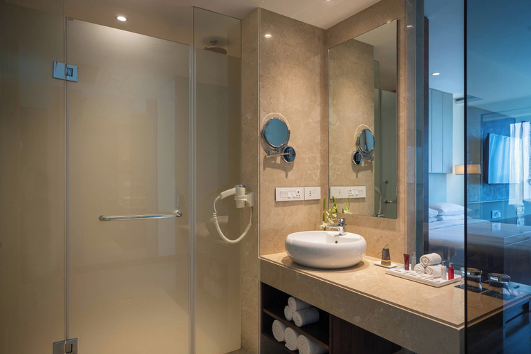 Bathroom 4, Renaissance Ahmedabad SG Highway, Ahmadabad