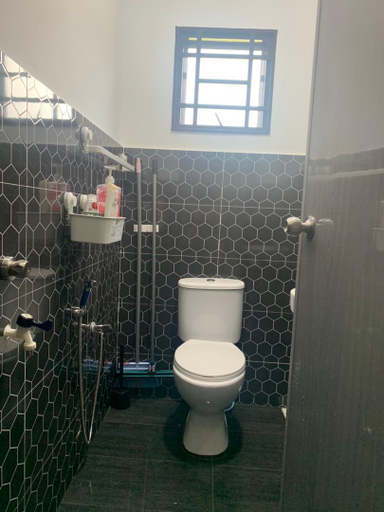 Bathroom 3, Homestay Damia, Hilir Perak