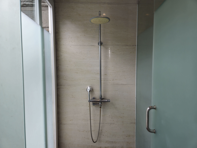 Bathroom 7