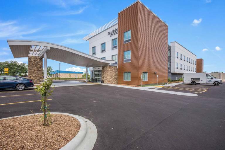 Exterior & Views 2, Fairfield Inn & Suites by Marriott Whitewater, Walworth